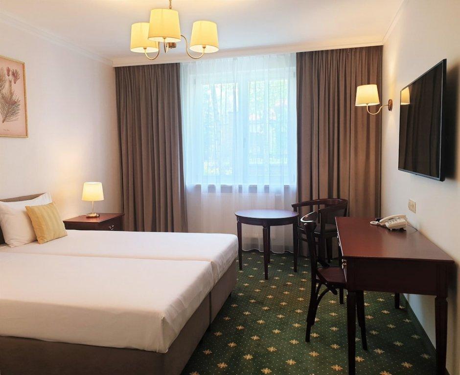Klub Sosnowy Hotell Warszawa Exteriör bild