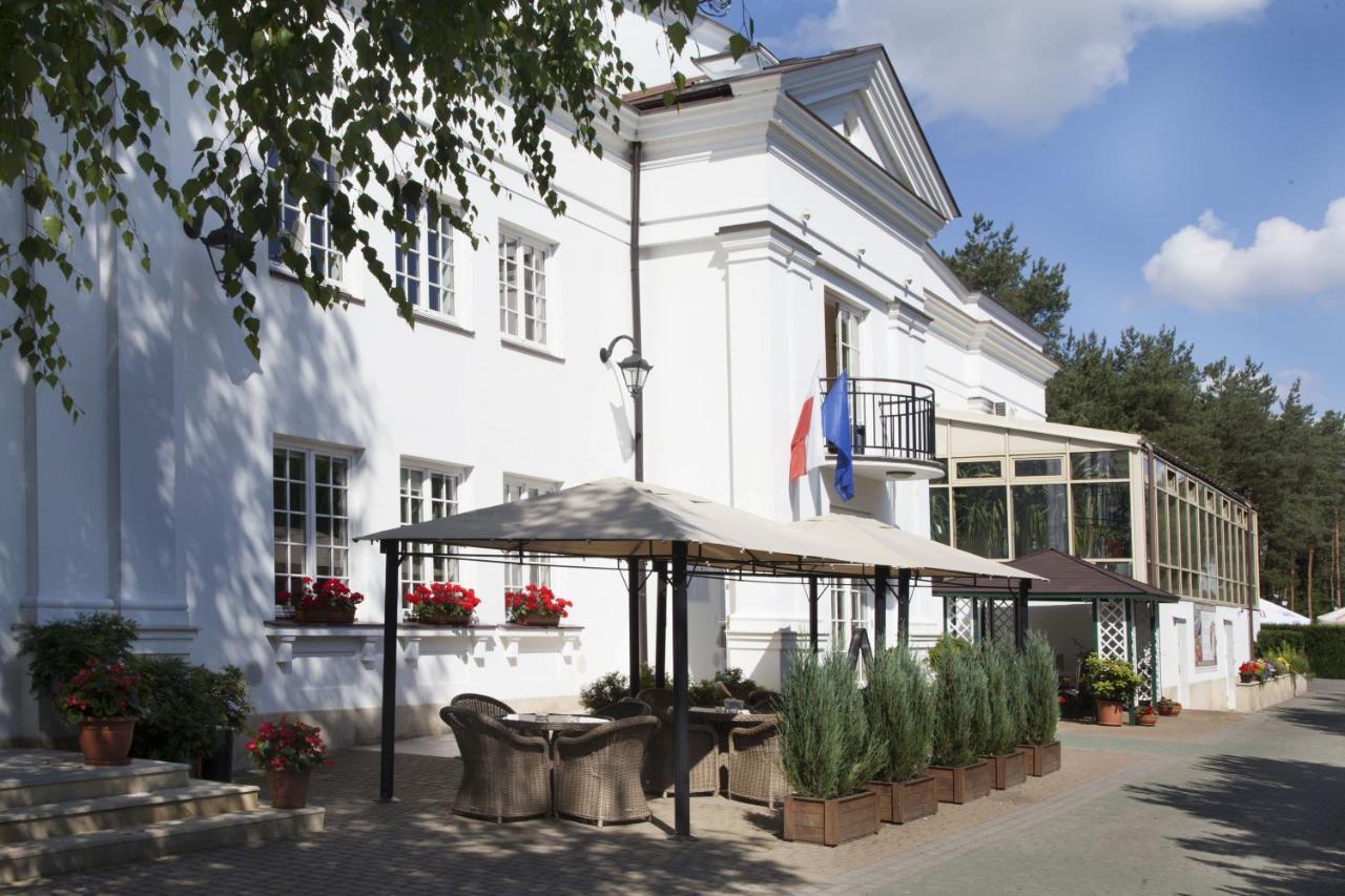 Klub Sosnowy Hotell Warszawa Exteriör bild