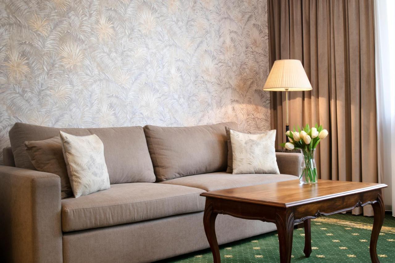Klub Sosnowy Hotell Warszawa Exteriör bild