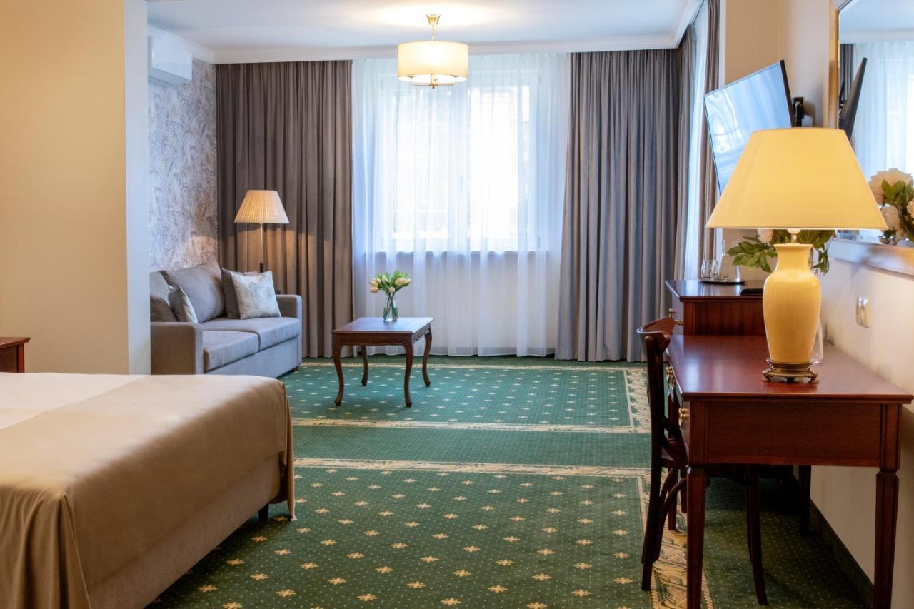 Klub Sosnowy Hotell Warszawa Exteriör bild